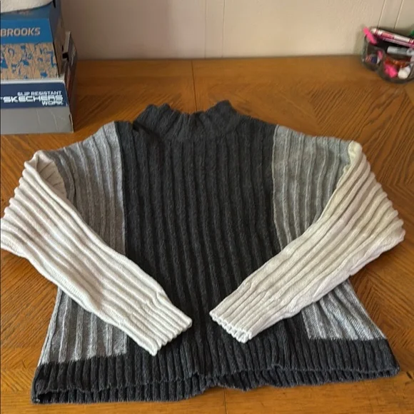 Time and Tru Black and Gray Ribbed Turtleneck Sweater - Picture 2 of 13